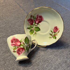Colclough tea cup & saucer, Fine bone china, England, Pink roses